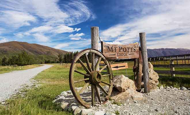 Mt Potts Lodge propose aussi bien des chambres que des terrains de camping.