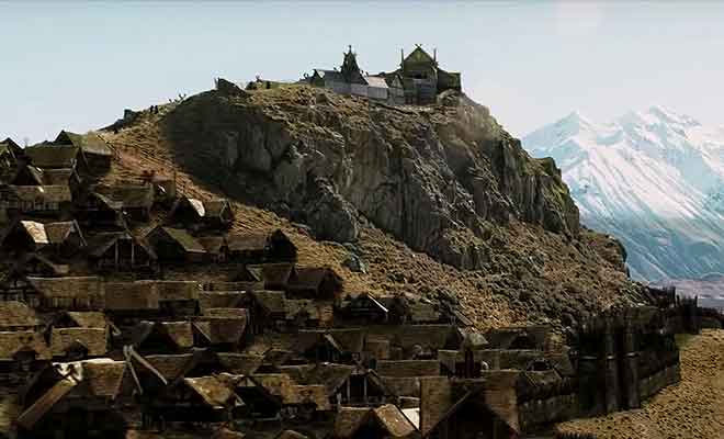 Seule la partie basse d'Edoras est en image de synthèse, le reste ayant été construit sur le Mt Sunday.
