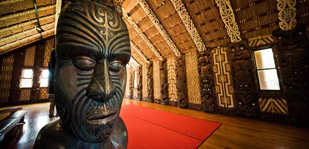 Une sculpture maorie dans un musée de Nouvelle-Zélande.