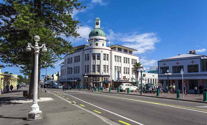Détruite entièrement par un violent séisme en 1931, la ville de Napier sera rebâtie dans le style art deco en vogue à l'époque et qui fait tout son charme aujourd'hui.