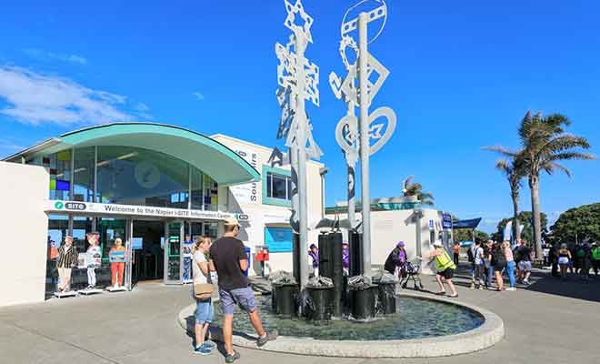 Le i-SITE de Napier se trouve facilement sur Marine Parade.
