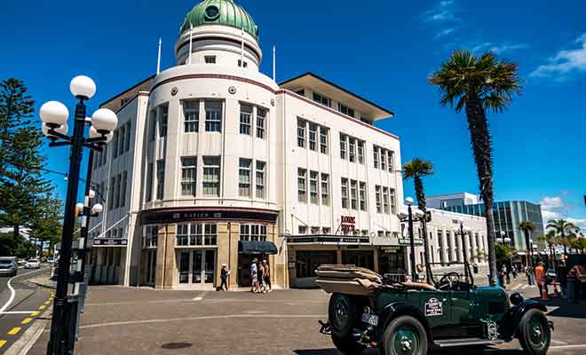 Détruite lors d'un séisme en 1931, Napier a été reconstruite en suivant la mode de l'époque.
