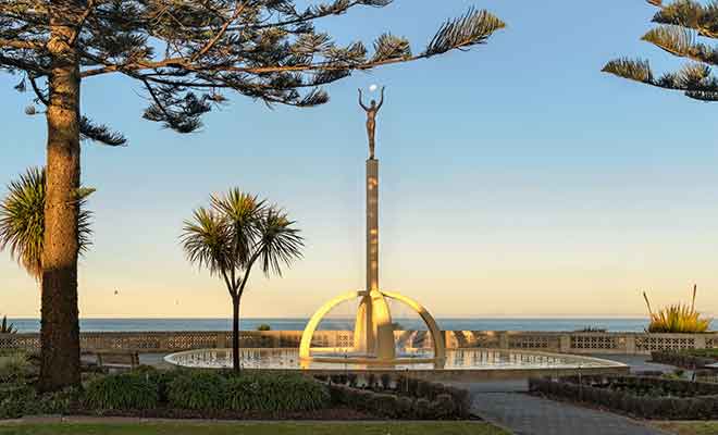 Spirit of Napier ne marque pas la fin de Marine Parade, mais il s'agit de la dernière oeuvre marquante sur la promenade.