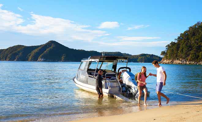 Même si la ville n'est pas la plus proche d'Abel Tasman, elle possède plus d'hébergements que les villages de Marahau, Motueka ou Kaiteriteri.