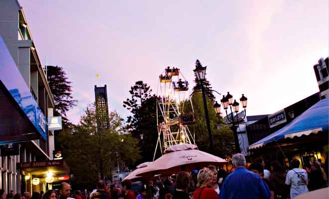Concerts et festivals en tout genre sont organisés dans les rues de la ville en toute saison.