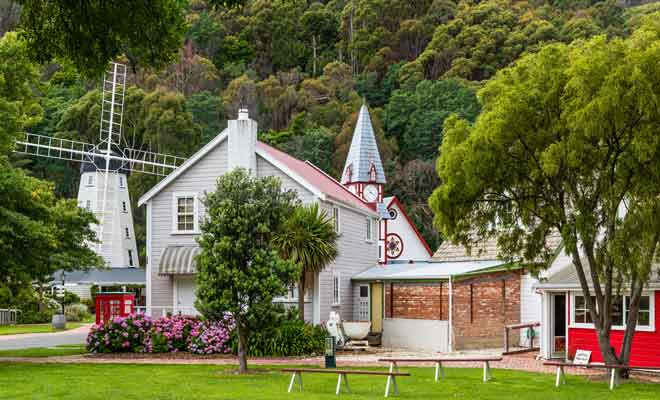 Le moulin à vent abrite la boutique de souvenir du parc.
