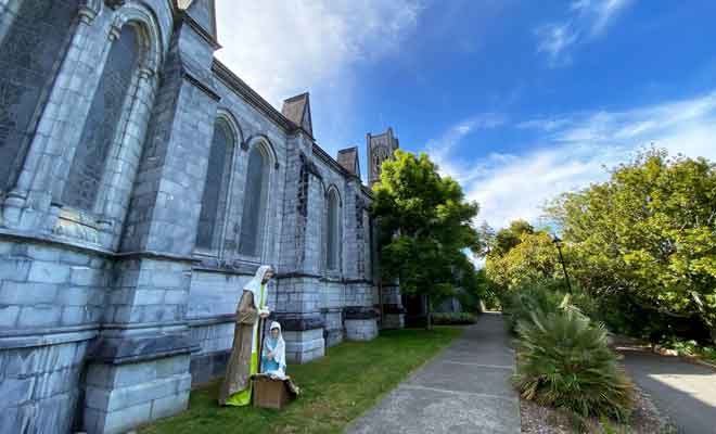 Ne passez pas à côté du jardin de la cathédrale, car il mérite une visite.