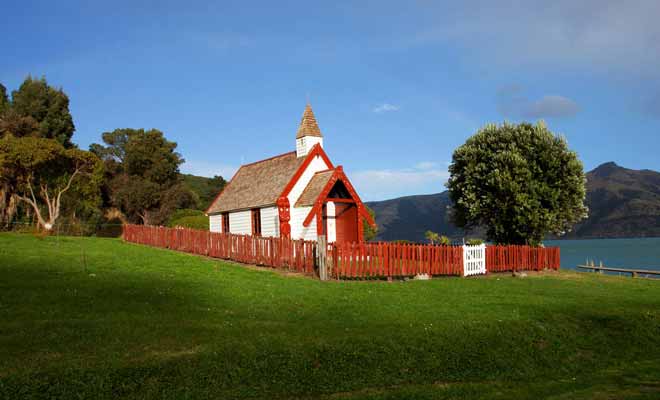 Ne vous y trompez pas, il s'agit bel et bien d'une Église catholique. Elle est cependant décorée de motifs maoris.