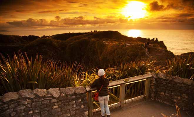 Si vous décidez de passer la nuit sur place (les lodges sont excellents), vous pourrez admirer le coucher de soleil sur les falaises.
