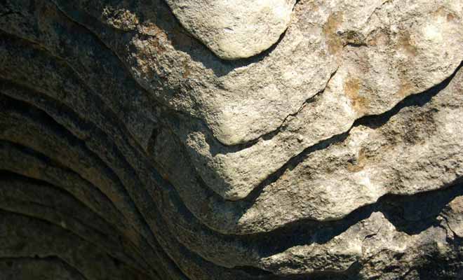 Le vent et la pluie ont sculpté la roche durant des millions d'années, lui donnant l'aspect d'une pile de pancakes.