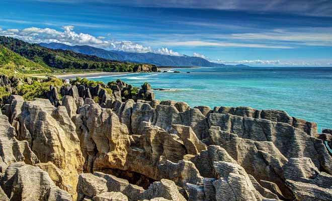 Les Pancake Rocks sont des empilements de sédiments et chaque couche marque une période d'une centaine de milliers d'années.