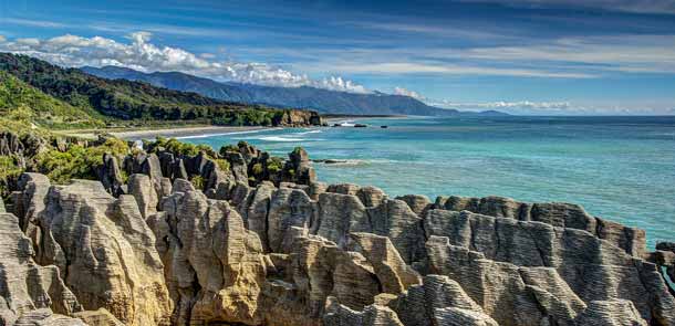 Les Pancake Rocks sont des roches vieilles de 33 millions d'années sculptées par l'érosion et les intempéries.