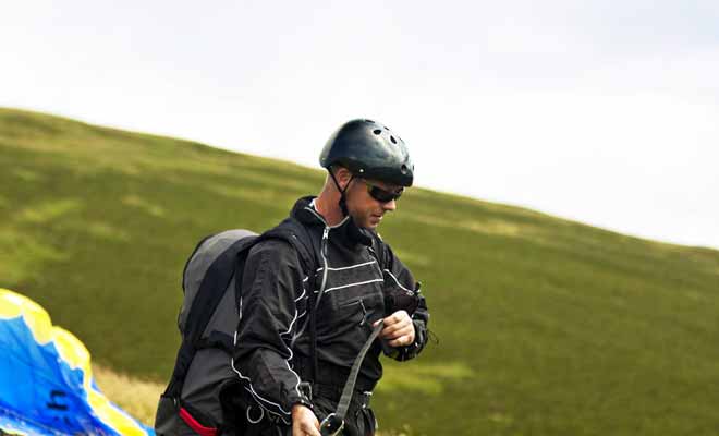 Les principales villes qui proposent du parapente sont dans l'ordre Queenstown, Wanaka et Nelson. Les points de sauts sont installés au sommet de montagnes ou sur des falaises qui surplombent l'océan.