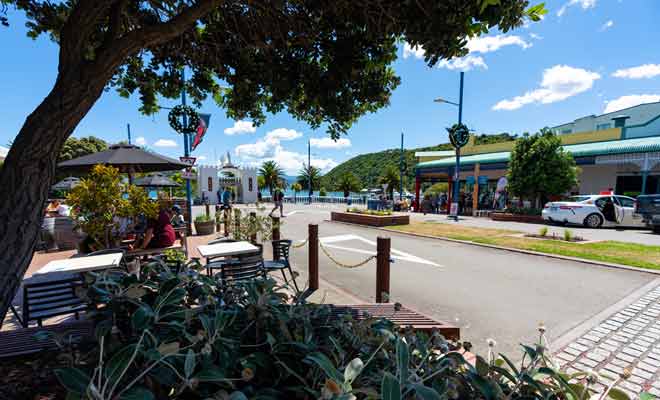 Picton ne possède qu'une artère principale, le reste du village étant composé de quartiers résidentiels.