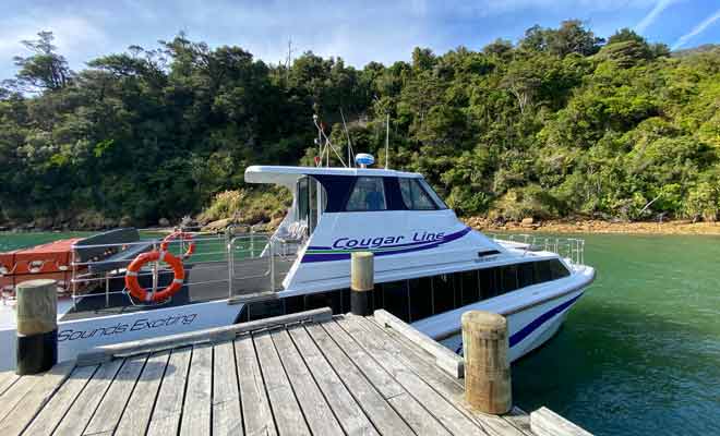 Le même bateau viendra vous récupérer à 15h au Furneaux Lodge.