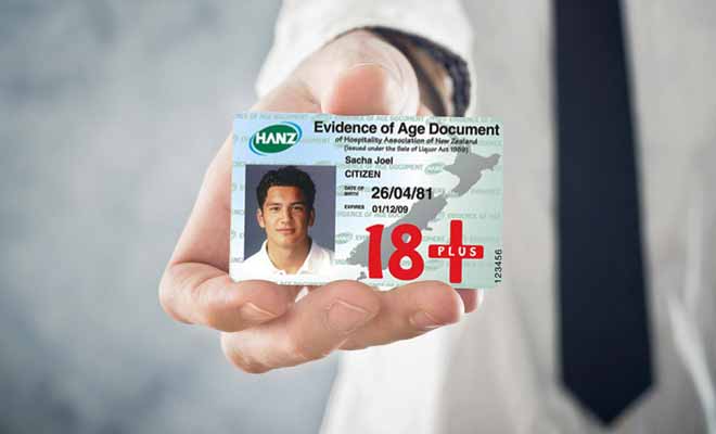 Même les étrangers peuvent demander une Hanz Card. Cette pièce d'identité est souvent réclamée par les tenanciers de bars ou dans les supermarchés qui vendent de l'alcool.