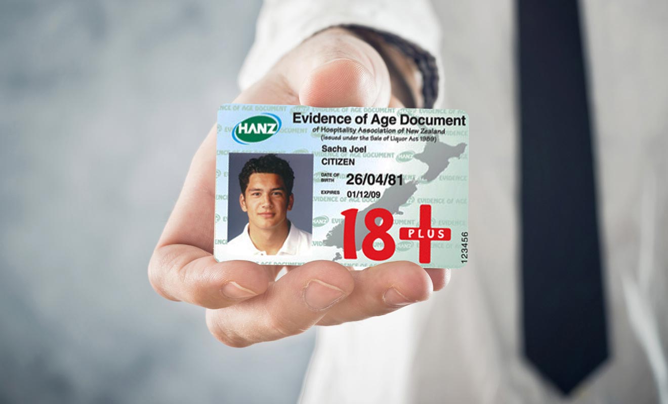 Même les étrangers peuvent demander une Hanz Card. Cette pièce d'identité est souvent réclamée par les tenanciers de bars ou dans les supermarchés qui vendent de l'alcool.