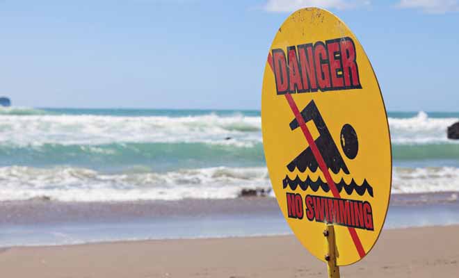 Toutes les plages ne sont pas propices à la baignade et certaines peuvent être dangereuses. Même si aucun panneau n'interdit la baignade, ne vous aventurez pas dans l'eau si la plage est déserte.