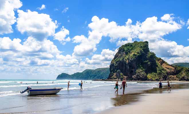 Kiwipal vous recommande de profiter de votre premier jour en Nouvelle-Zélande pour vous reposer en allant à la plage. Après avoir passé 24h dans un avion, un grand bol d'air frais ne vous fera pas de mal.