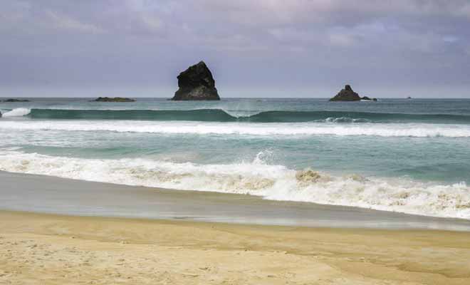 La baignade est difficile au sud de la Nouvelle-Zélande, car la température de l'eau descend en dessous des 20 degrés Celsius. Les amateurs de surf porteront une combinaison.