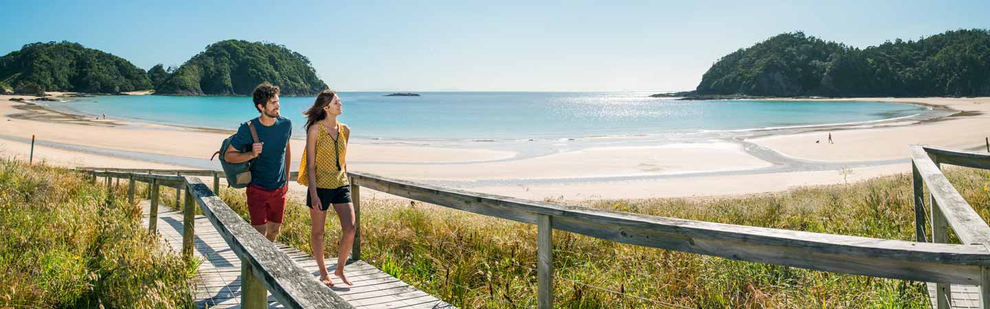 Découvrez les plus belles plages de Nouvelle-Zélande pour se reposer ou s'amuser.
