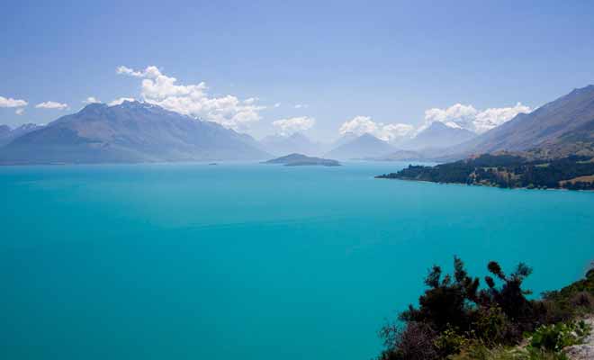 Si de nombreux lieux de tournage sont disséminés sur les deux îles du pays, l'Île du Sud est sans doute celle que la plupart des fans du Hobbit préfèrent, car les paysages de montagne y sont spectaculaires.