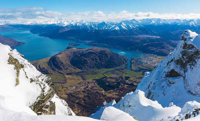 Skier en Nouvelle-Zélande est une expérience à part entière, et certaines stations se trouvent même sur les flancs de volcans en activité.