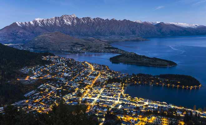 L'hiver coïncide avec l'ouverture des stations de montagne. Queenstown permet non seulement de se trouver à proximité des pistes, mais elle possède suffisamment d'activités et de restaurants pour satisfaire toutes vos envies.