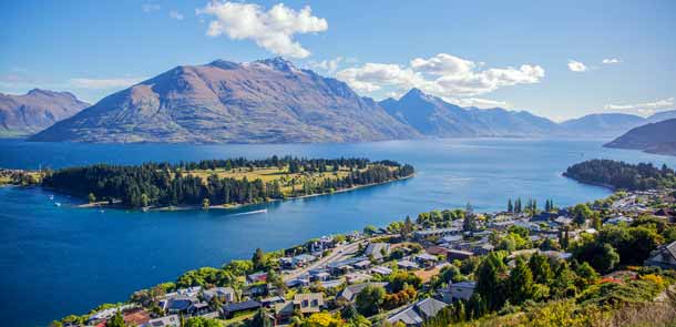 La ville de Queenstown est située sur l'Île du Sud de la Nouvelle-Zélande. Elle a la réputation méritée d'être la capitale mondiale de l'aventure.