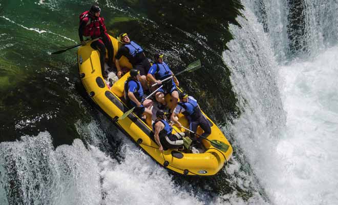 Avec des cascades à franchir et des rapides en furie, le rafting est une expérience qui vous captivera entièrement, surtout si vous ne l'avez encore jamais pratiquée.