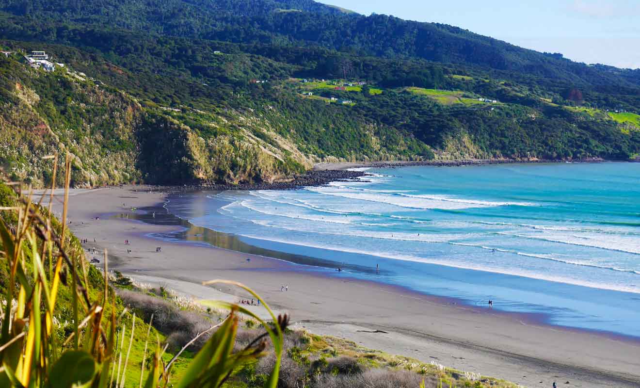Raglan Surf à Ngarunui Beach et visite des Bridal Veil Falls