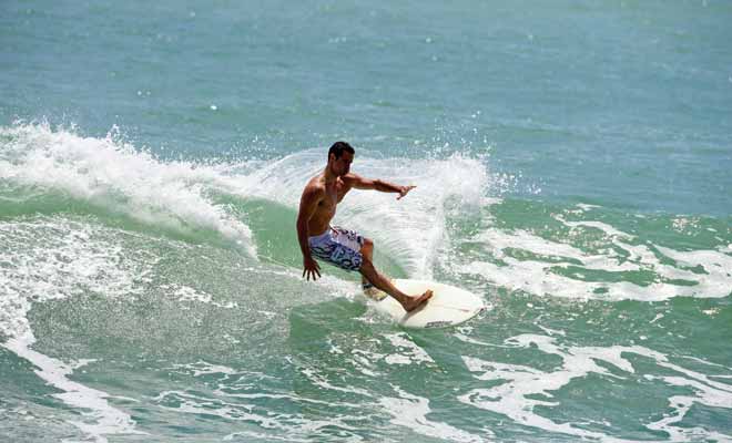 Si vous ne devez surfer qu'à un seul endroit durant votre séjour, ce devrait être à Raglan sur l'Île du Nord ou à Saint Clair (Dunedin) sur l'Île du Sud. Mais il existe des centaines de plages en Nouvelle-Zélande et vous aurez l'embarras du choix.
