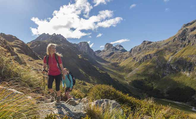 La beauté des paysages, la qualité et la variété des pistes font de la Nouvelle-Zélande le plus beau pays du monde pour pratiquer la randonnée ou de courtes balades en forêt ou en montagne.