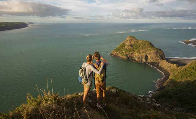 Il est possible de visiter la Nouvelle-Zélande sans pratiquer la randonnée, mais les plus beaux paysages du pays se méritent et justifient bien quelques heures de marche.