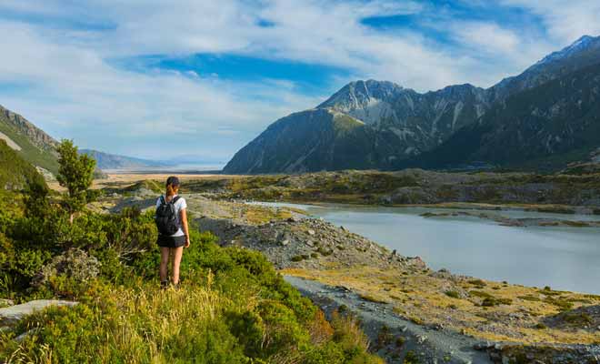 La randonnée est l'activité reine en Nouvelle-Zélande, avec des centaines de sentiers et de grandes marches parfaitement balisées au cœur de la nature sauvage. Si vous avez aimé le Seigneur des Anneaux, vous aurez l'impression de retrouver l'atmosphère du film.