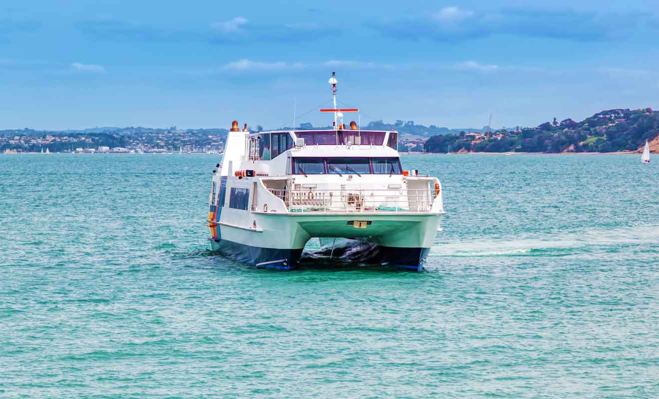La compagnie de ferry Fullers 360 assure plusieurs départs par jour à destination de Rangitoto.