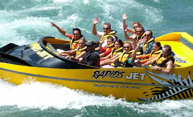 Vous devez vous attendre à recevoir un peu d'eau dans la figure durant une sortie en jet boat, mais cela fait partie du plaisir en quelque sorte.