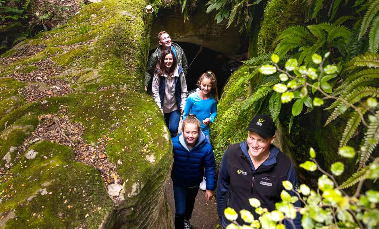 La visite des grottes n'est pas libre et se déroule avec un accompagnateur.