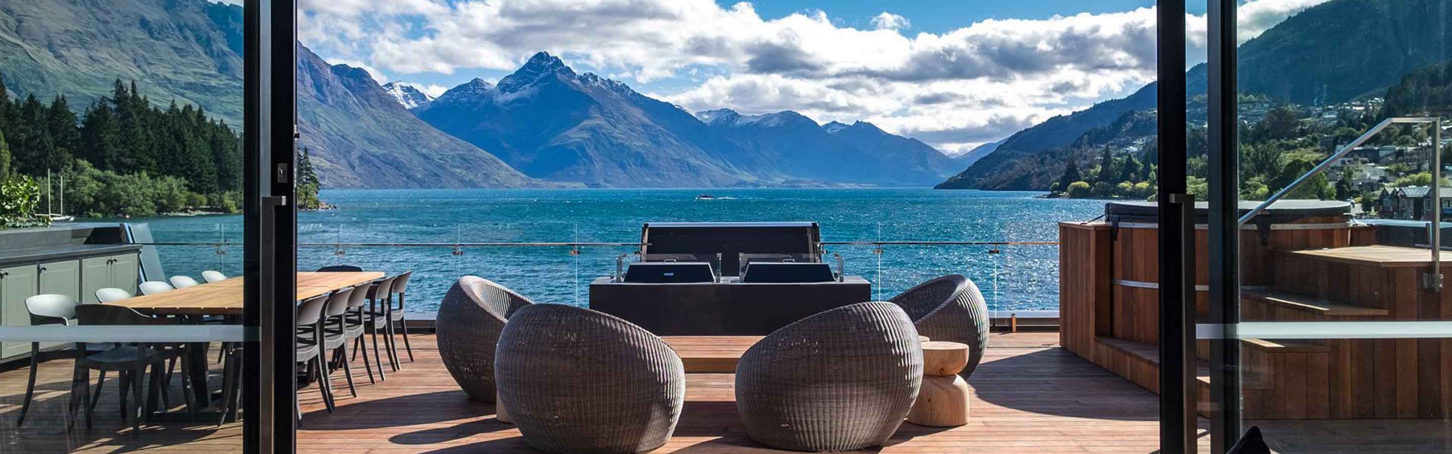 Client qui réserve une chambre d'hôtel en Nouvelle-Zélande.