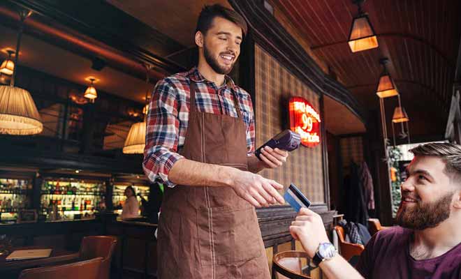 Même si quelques incompréhensions sont à prévoir, commander un plat dans un restaurant ne présente aucune difficulté.