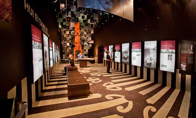 De tous les musées consacrés à la culture maorie, celui de Rotorua est sans doute celui qui se distingue le plus par la qualité des oeuvres exposés qui sont de véritables trésors (tonga).