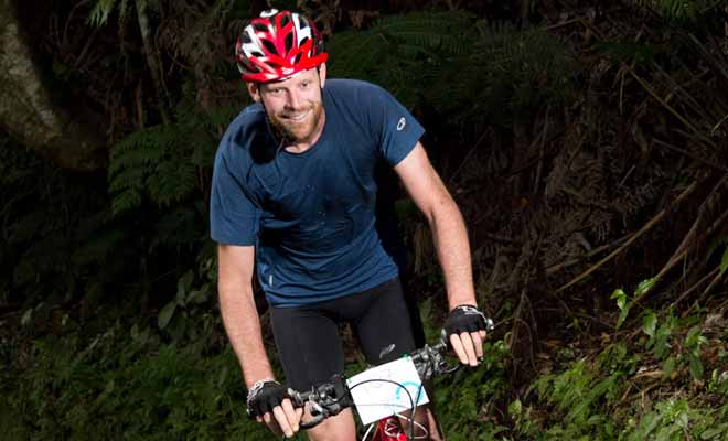 Il existe de nombreuses balades à vélo que vous pouvez suivre à Rotorua, qu'il s'agisse de faire le tour du lac ou d'explorer la forêt de Redwood et ses dizaines de kilomètres de pistes aménagées.