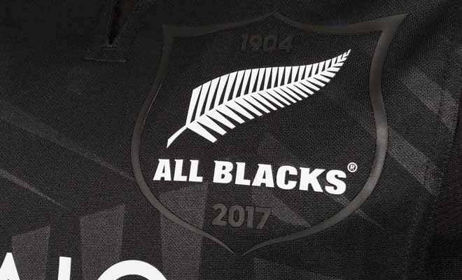 Les nombreux succès des All Blacks en coupe du monde de rugby expliquent l'engouement du public pour les maillots.