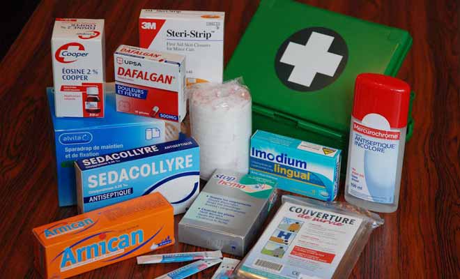 Les médicaments de base comme l'aspirine ou les pastilles pour la gorge sont faciles à trouver en Nouvelle-Zélande, alors inutile d'emporter toute votre armoire à pharmacie.