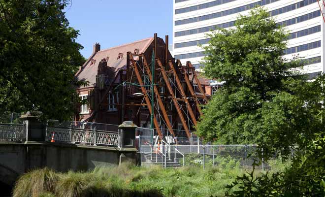 Christchurch se relève peu à peu du grand séisme qui l'a durement frappée en 2011 et fait une centaine de victimes.