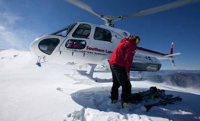 L'héliski permet de se faire déposer au sommet des pistes, notamment au mont Cook où le hors-piste est exceptionnel. En revanche, il faudra débourser plusieurs centaines de dollars pour avoir ce privilège.