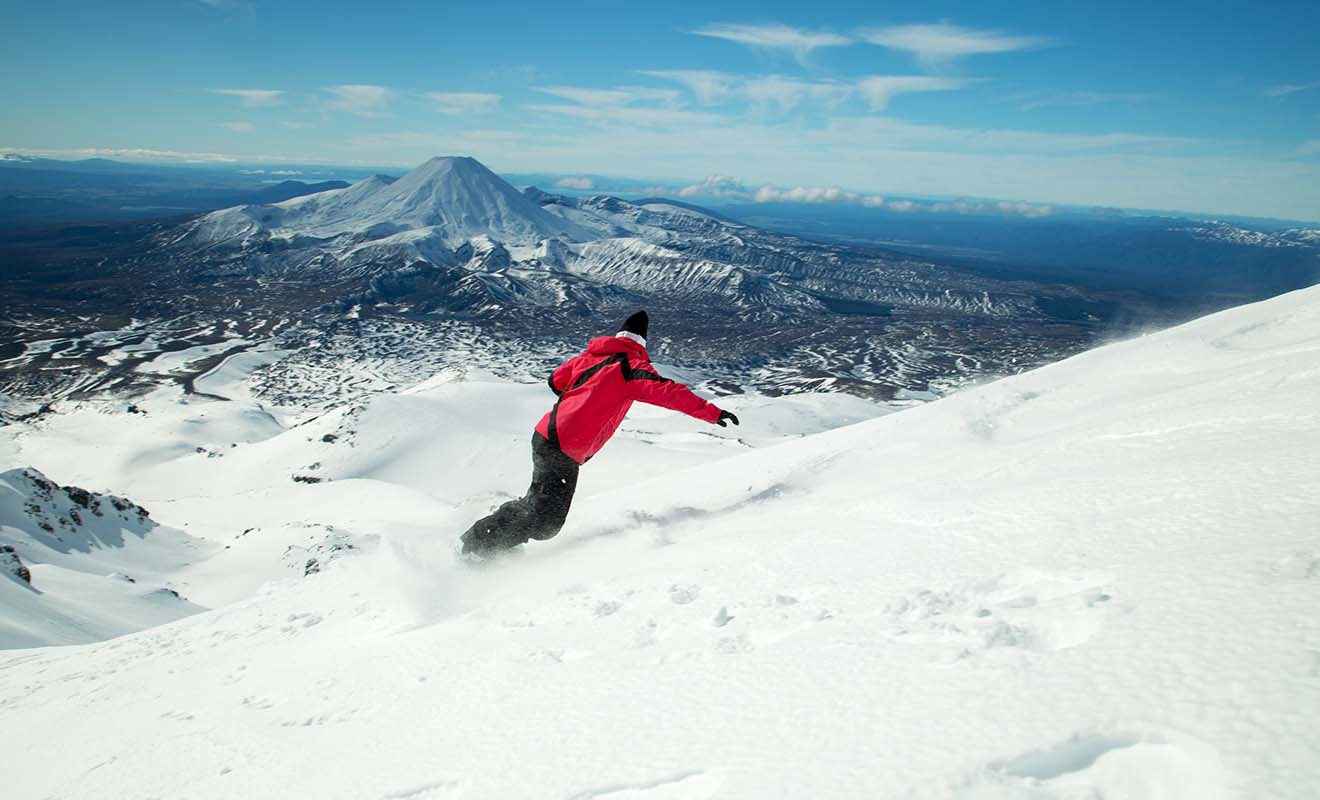 La beauté des pistes de ski attire non seulement les amateurs, mais aussi les skieurs professionnels qui viennent s'entraîner.