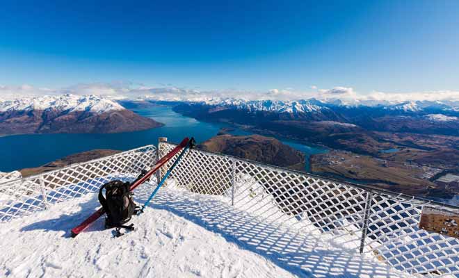 La Nouvelle-Zélande possède des domaines skiables, qui à défaut d'être aussi grand qu'en Europe, sont peut-être les plus spectaculaires au monde.