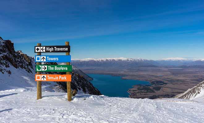 Ce n'est pas tous les jours que l'on peut skier sur les flancs d'un volcan en activité, mais c'est pourtant possible en Nouvelle-Zélande.