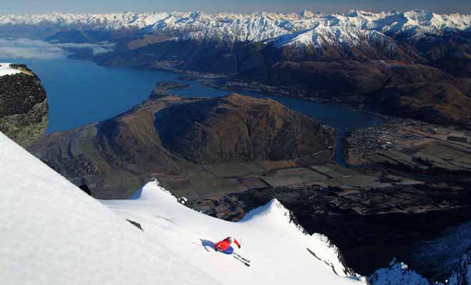 Les pistes du pays sont réputées dans le monde entier et les équipes nationales viennent souvent s'entraîner sur les pistes de stations comme Treble Cone.